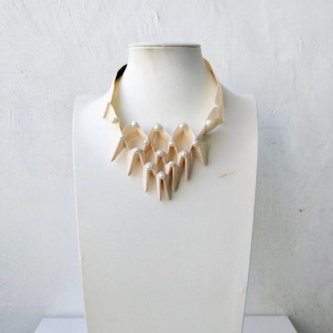 Collar H0270 - Creamy origami collar